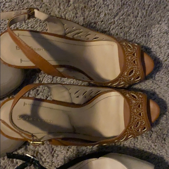 Size 10-11 Women’s with wide fitment. - Picture 8 of 9